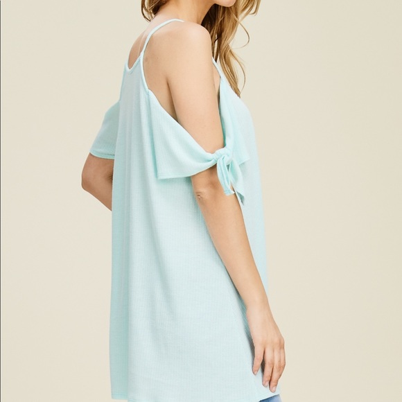 🔥SALE🔥Cold  Shoulder Knit Top - Picture 3 of 4